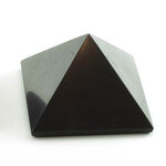 Shungiet piramide 5 x 5 cm, gepolijst