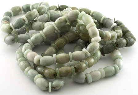 Jade (jade&iuml;et) armband, 10-11 mm olijfvormige kralen