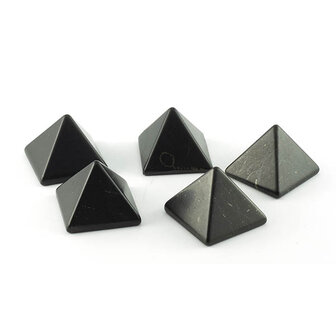 Shungit piramide, ca 3 x 3 cm