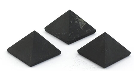 Shungit piramide 3 x 3 cm mat / ongepolijst