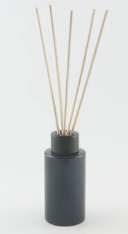 Voorbeeld 20 cm rotan diffuser sticks met Virgo 50 ml en Clio diffuser dop