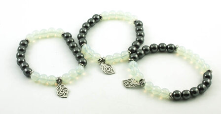 Hematiet / Opaalkwarts armband met veer bedeltje, 8 mm kralen