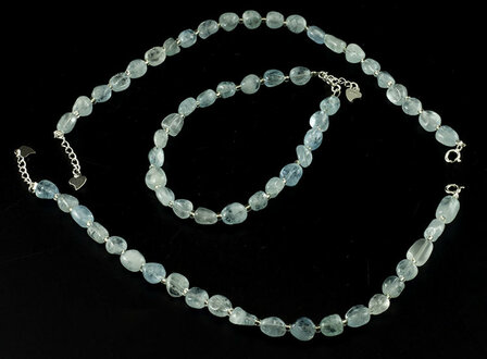 Aquamarijn nugget armband met zilveren slotje - Just Flow - webwinkel met violet glas, edelsteenremedies, edelstenen, sieraden,