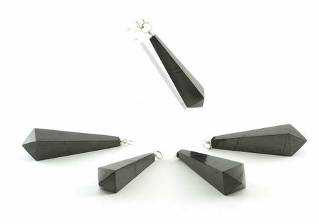 shungit / shungite hanger, punt - Just Flow - webwinkel met violet glas, edelsteenremedies, edelstenen, sieraden, pendels, orakelkaarten, wierook, smudgekruiden en spirituele artikelen in Vlissingen (Zeeland)