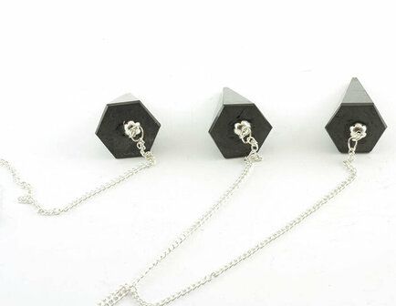 Shungit / Shungite pendel, facet, klein foutje (oogje)