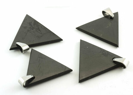 Shungit / shungite hanger, driehoek - Just Flow - webwinkel met violet glas, edelsteenremedies, edelstenen, sieraden, pendels, orakelkaarten, wierook, smudgekruiden en spirituele artikelen in Vlissingen (Zeeland)
