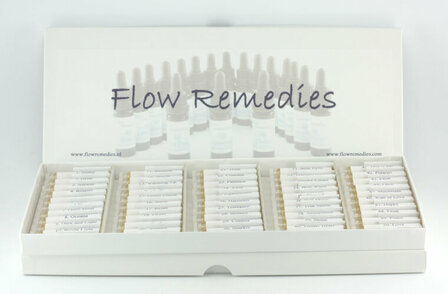Testset Flow Remedies enkelvoudige remedies 1-84 in opbergdozen - Just Flow - webwinkel met violet glas, edelsteenremedies, edelstenen, sieraden, pendels, orakelkaarten, wierook, smudgekruiden en spirituele artikelen in Vlissingen (Zeeland)