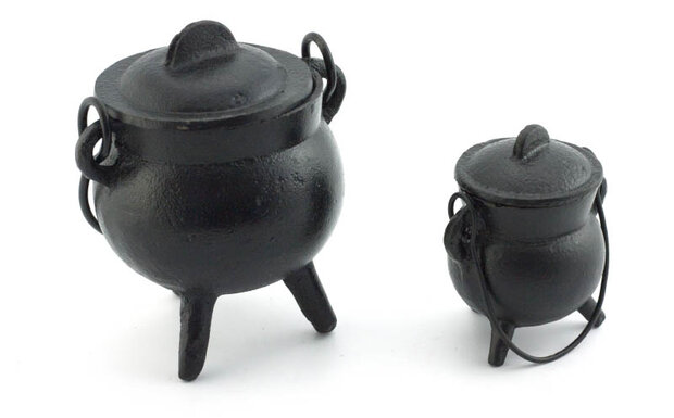 Cauldron middel, 9 x 6 cm naast de mini caldron