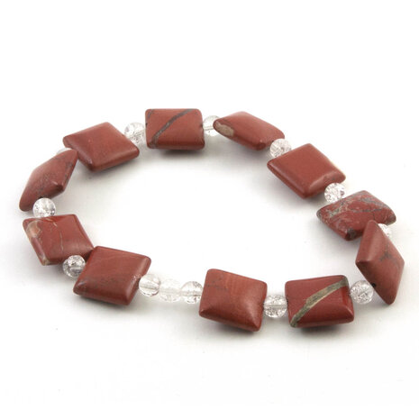 edelsteen armband van rode jaspis kussentjes met bergkristal kralen