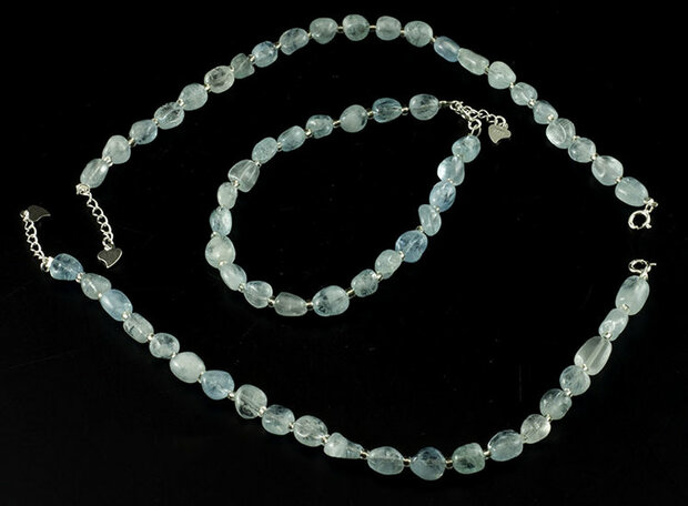 Aquamarijn nugget armband met zilveren slotje - Just Flow - webwinkel met violet glas, edelsteenremedies, edelstenen, sieraden,