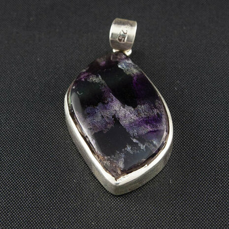 Fluoriet in zilver - Just Flow - webwinkel met violet glas, edelsteenremedies, edelstenen, sieraden, pendels, orakelkaarten, wierook, smudgekruiden en spirituele artikelen in Vlissingen (Zeeland)