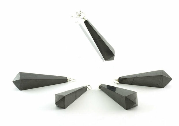 shungit / shungite hanger, punt - Just Flow - webwinkel met violet glas, edelsteenremedies, edelstenen, sieraden, pendels, orakelkaarten, wierook, smudgekruiden en spirituele artikelen in Vlissingen (Zeeland)