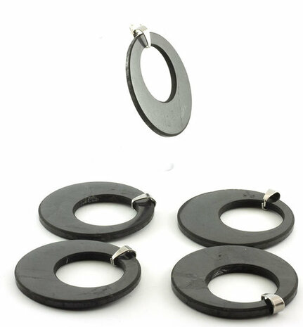 Shungit / Shungite hanger, schijf met gat - Just Flow - webwinkel met violet glas, edelsteenremedies, edelstenen, sieraden, pendels, orakelkaarten, wierook, smudgekruiden en spirituele artikelen in Vlissingen (Zeeland)