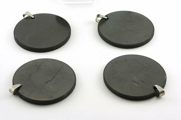 Shungit / shungite hanger, schijf - Just Flow - webwinkel met violet glas, edelsteenremedies, edelstenen, sieraden, pendels, orakelkaarten, wierook, smudgekruiden en spirituele artikelen in Vlissingen (Zeeland)