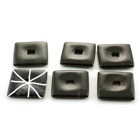 Onyx donut, 3 x 3 cm square