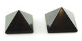 Shungit / shungite piramide 5 x 5 cm, gepolijst